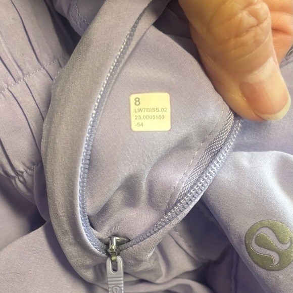 Size 8 Lululemon Lilac Smoke Track That High-Rise 3" Lined Short.  In EUC! - Picture 4 of 4